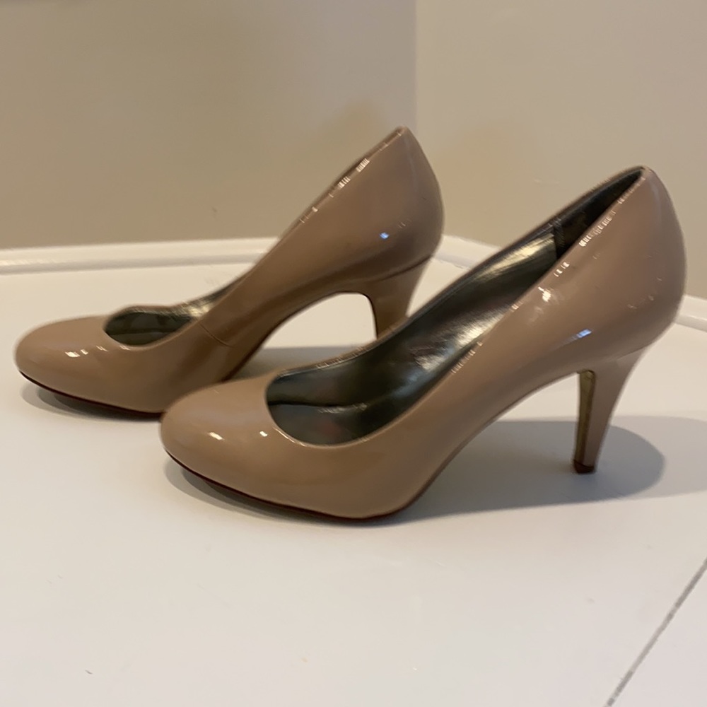 Pumps - Picture 2 of 5
